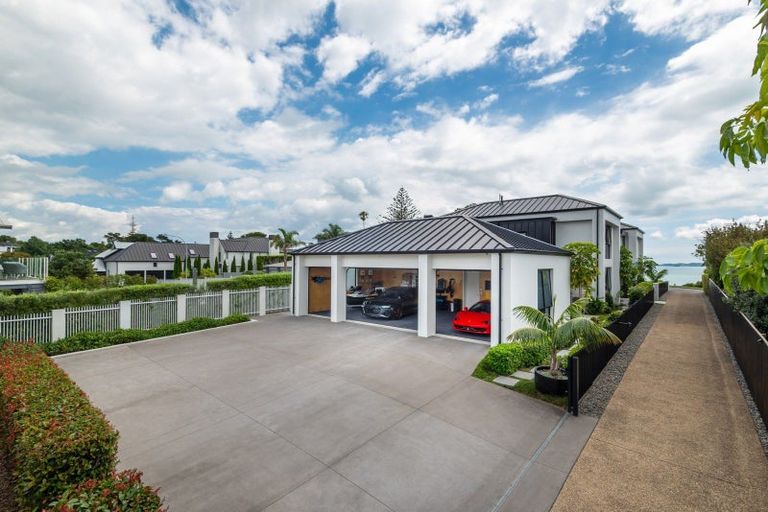 Photo of property in 90 Marine Parade, Mellons Bay, Auckland, 2014