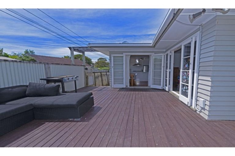Photo of property in 14 Birdwood Road, Swanson, Auckland, 0612