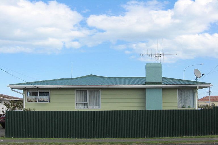 Photo of property in 223 Puriri Street, Castlecliff, Whanganui, 4501