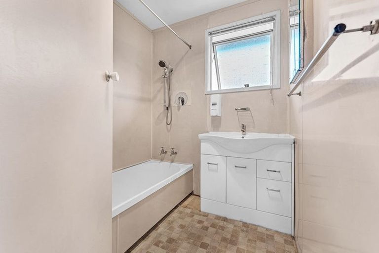 Photo of property in 51 Cedar Heights Avenue, Massey, Auckland, 0614