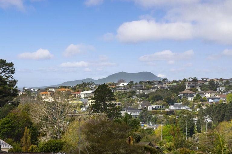 Photo of property in 92 Stapleford Crescent, Browns Bay, Auckland, 0630