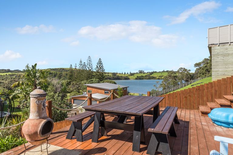 Photo of property in 90 Shakespear Road, Army Bay, Whangaparaoa, 0930