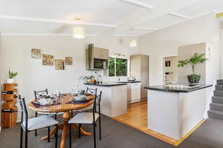 Photo of property in 1/5 Glenvale Place, Totara Vale, Auckland, 0629