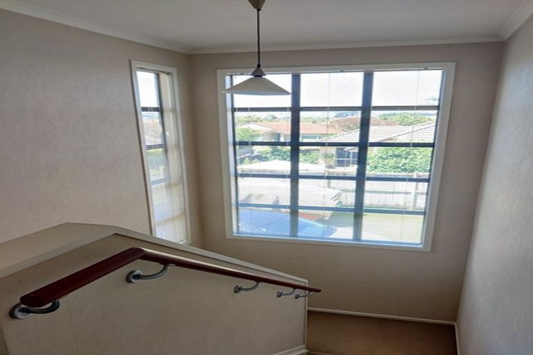 Photo of property in 6 Hampervale Place, Flat Bush, Auckland, 2016