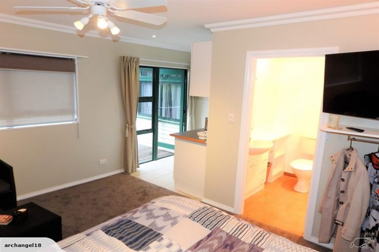 Photo of property in 74 Mcrobbie Road, Kingseat, Papakura, 2580