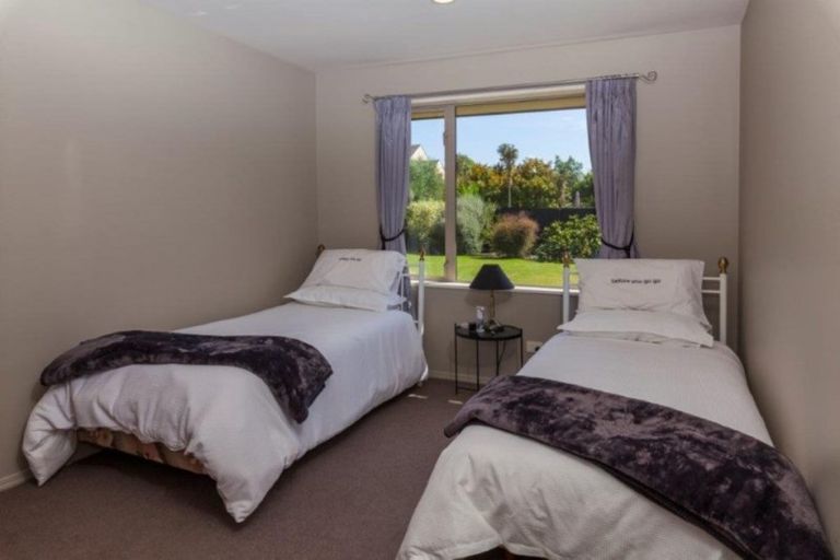 Photo of property in 37 Hussey Road, Harewood, Christchurch, 8051