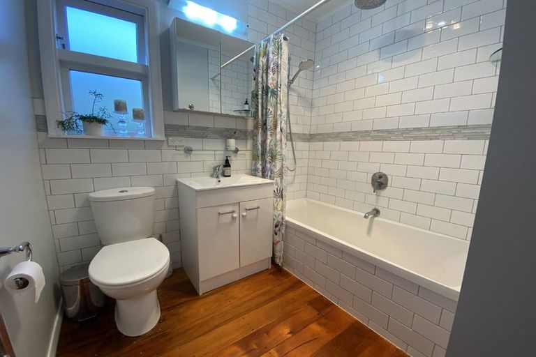 Photo of property in 112 Donald Street, Karori, Wellington, 6012