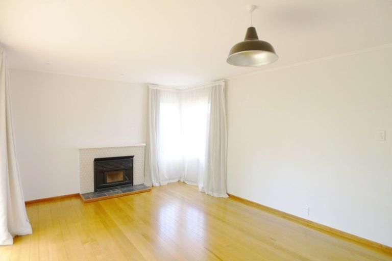 Photo of property in 42 Kervil Avenue, Te Atatu Peninsula, Auckland, 0610