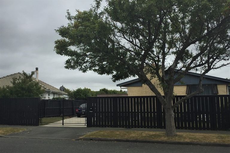 Photo of property in 87 Farquhars Road, Redwood, Christchurch, 8051