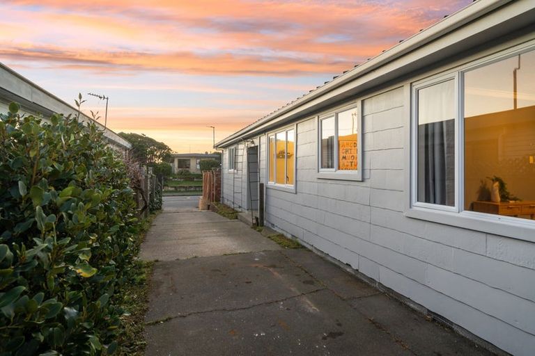 Photo of property in 45 Effingham Street, North New Brighton, Christchurch, 8083