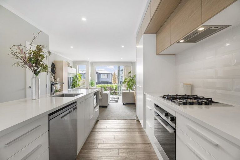 Photo of property in 75 Karepiro Drive, Stanmore Bay, Whangaparaoa, 0932