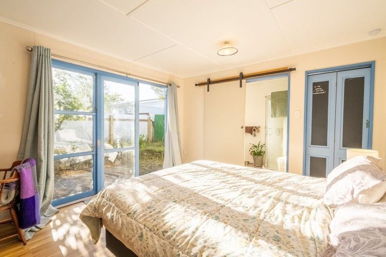 Photo of property in 37 Shamrock Street, Takaro, Palmerston North, 4412