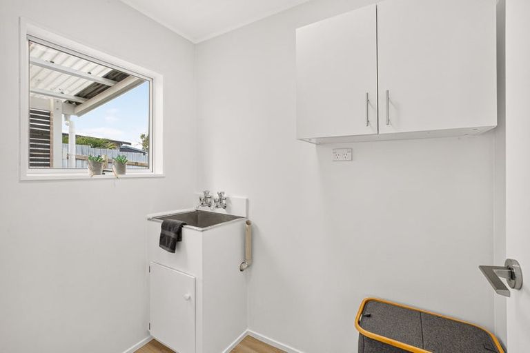 Photo of property in 15 Oleander Place, Bell Block, New Plymouth, 4312