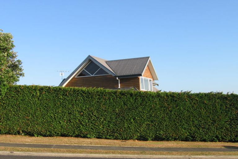 Photo of property in 154 Oaktree Avenue, Browns Bay, Auckland, 0630