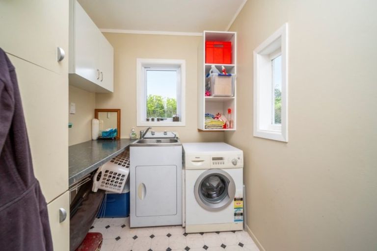 Photo of property in 15 Nikau Street, Inglewood, 4330