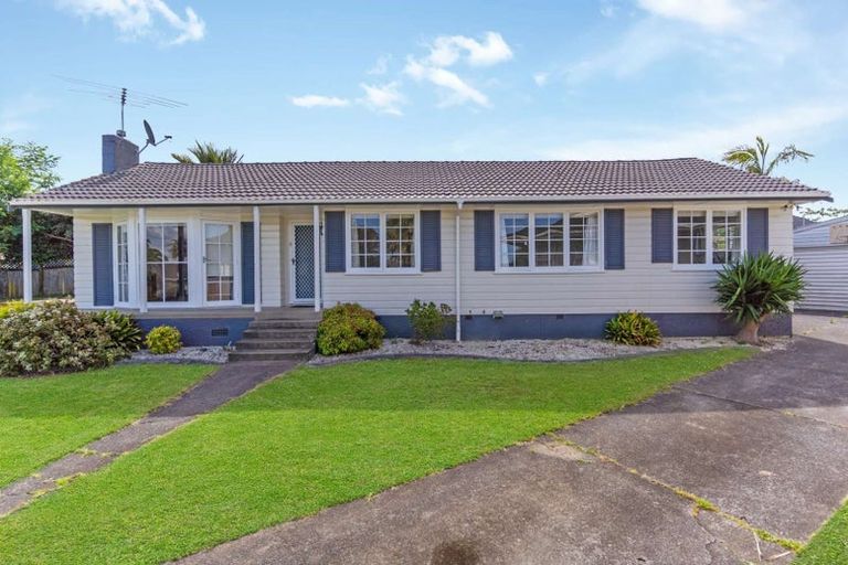 Photo of property in 9 Towra Place, Botany Downs, Auckland, 2010