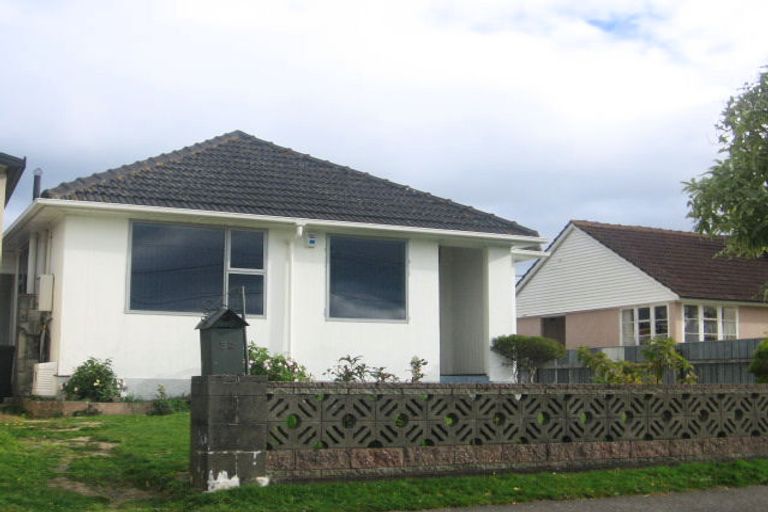 Photo of property in 52 Guthrie Street, Waterloo, Lower Hutt, 5011