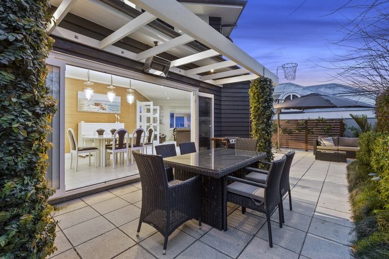 Photo of property in 5a Marine Terrace, Bayswater, Auckland, 0622