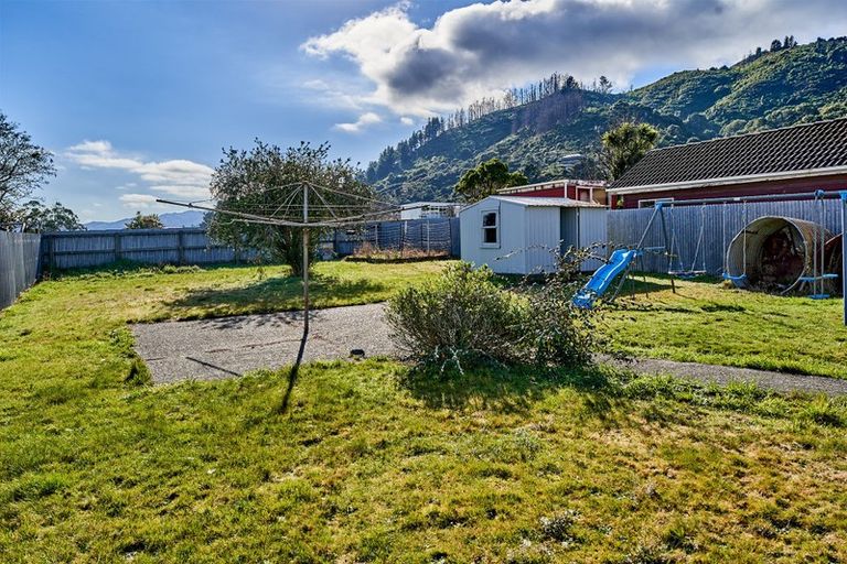 Photo of property in 15 Wright Street, Wainuiomata, Lower Hutt, 5014