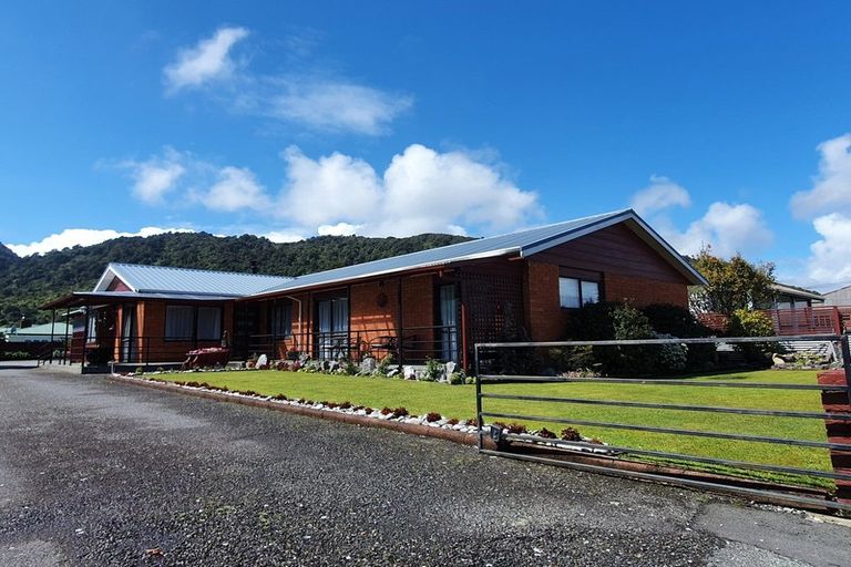 Photo of property in 107 Bright Street, Cobden, Greymouth, 7802