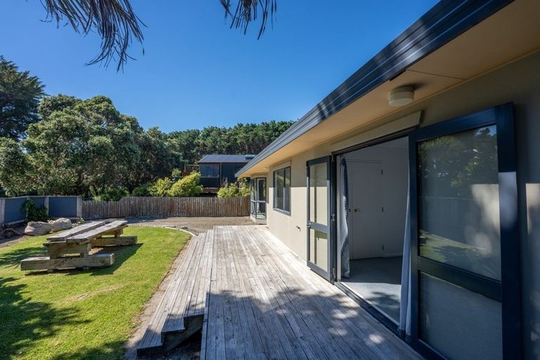 Photo of property in 4 The Avenue, Otaki Beach, Otaki, 5512