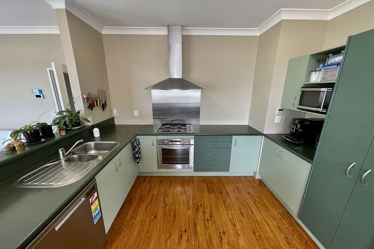 Photo of property in 35 Erlestoke Crescent, Churton Park, Wellington, 6037