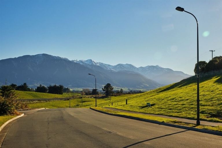 Photo of property in 11 Knowles Crescent, Kaikoura Flat, Kaikoura, 7371