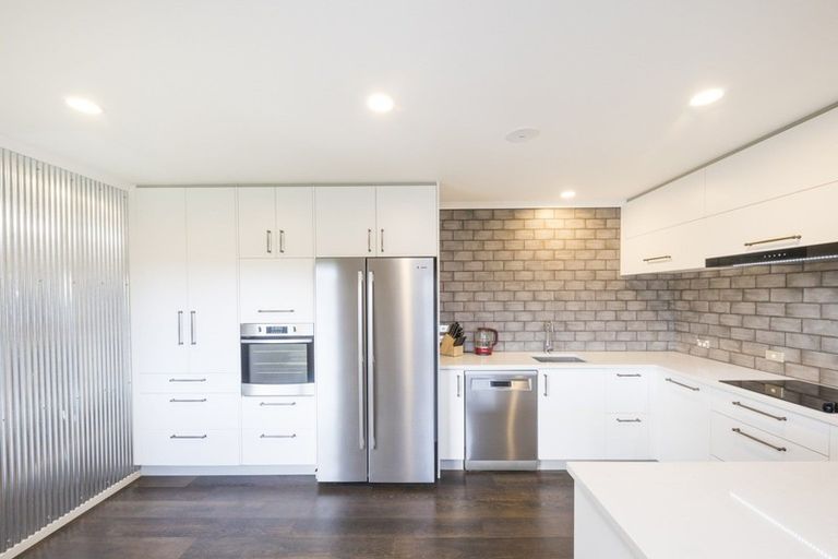 Photo of property in 17 Chestnut Close, Kelvin Grove, Palmerston North, 4414