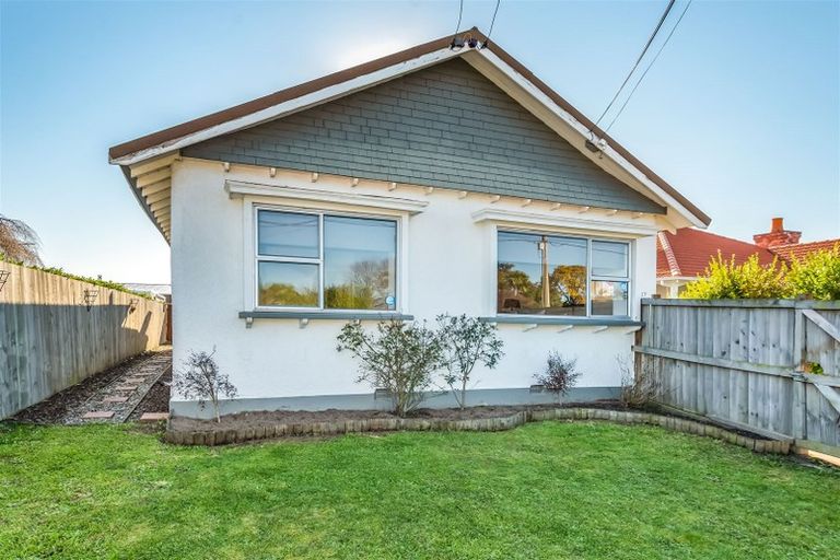 Photo of property in 17 Ensors Road, Opawa, Christchurch, 8023
