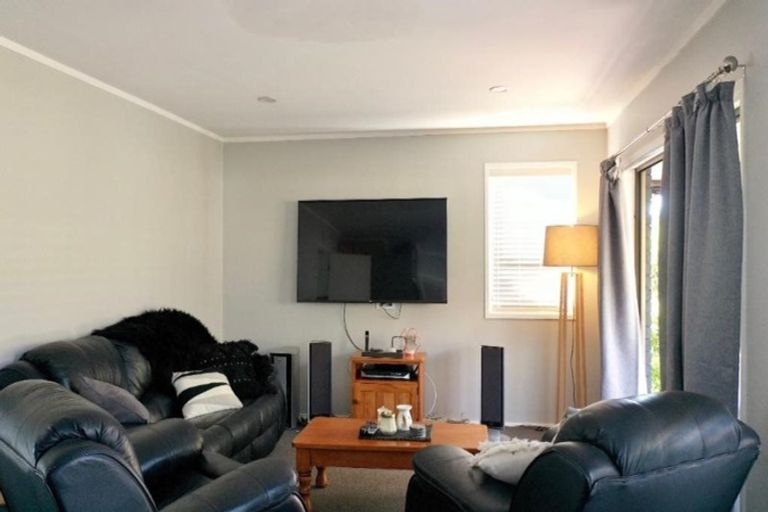 Photo of property in 2/51 Shakespeare Road, Milford, Auckland, 0620