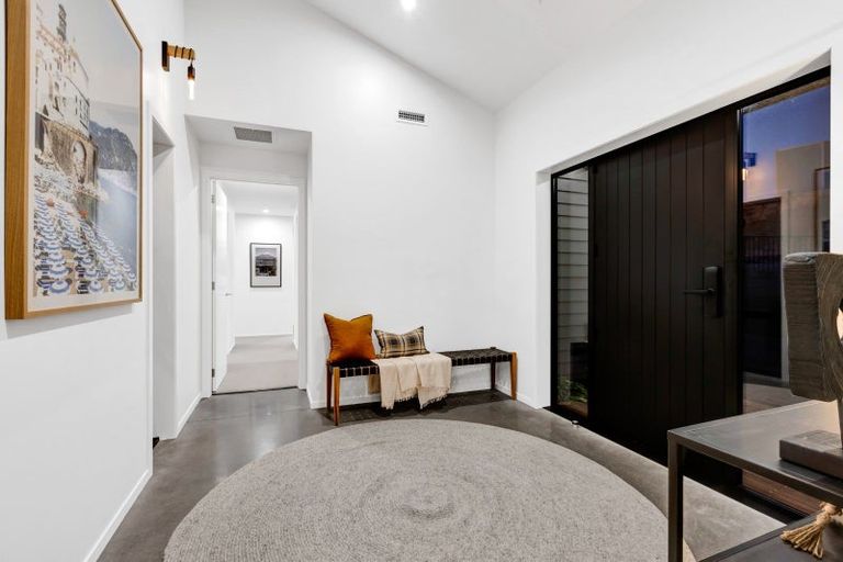 Photo of property in 54 Fernbrook Drive, Hurworth, New Plymouth, 4310