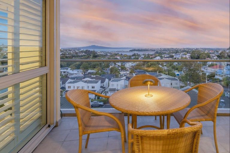 Photo of property in Oakridge Apartments, 703/10 Middleton Road, Remuera, Auckland, 1050