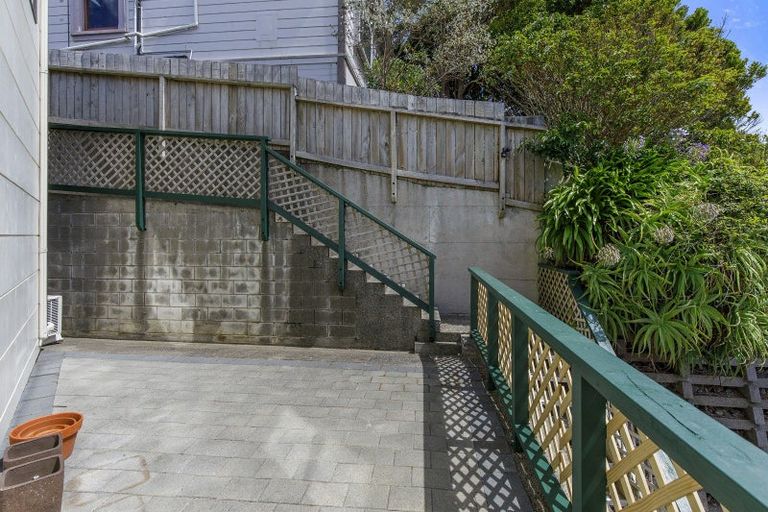 Photo of property in 53 Hankey Street, Mount Cook, Wellington, 6011