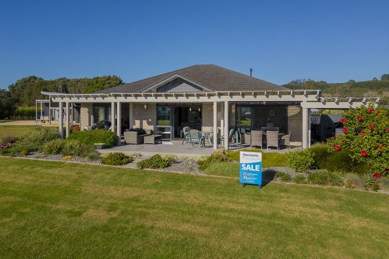 Photo of property in 14 Motukorure Parade, Cooks Beach, Whitianga, 3591