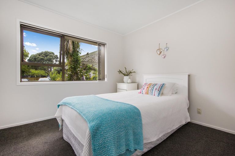 Photo of property in 21 St Annes Crescent, Wattle Downs, Auckland, 2103