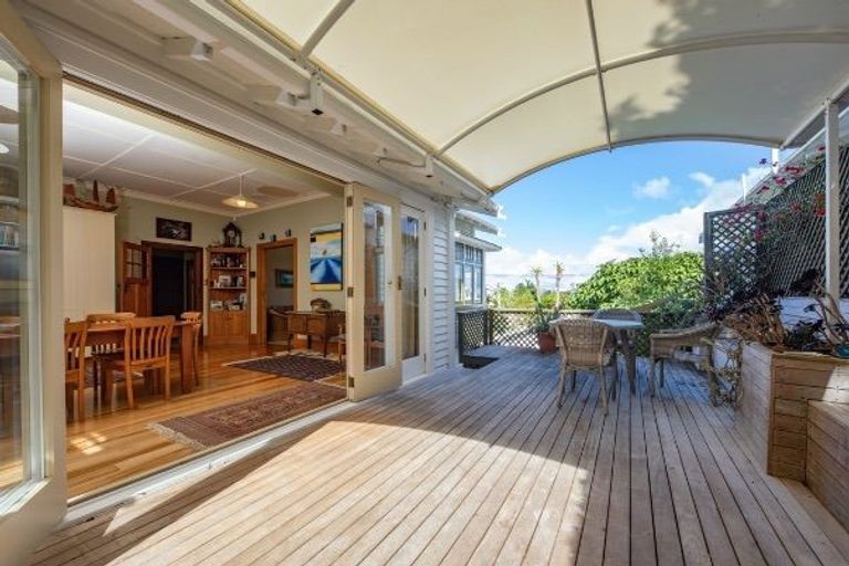 Photo of property in 27 Jubilee Avenue, Devonport, Auckland, 0624