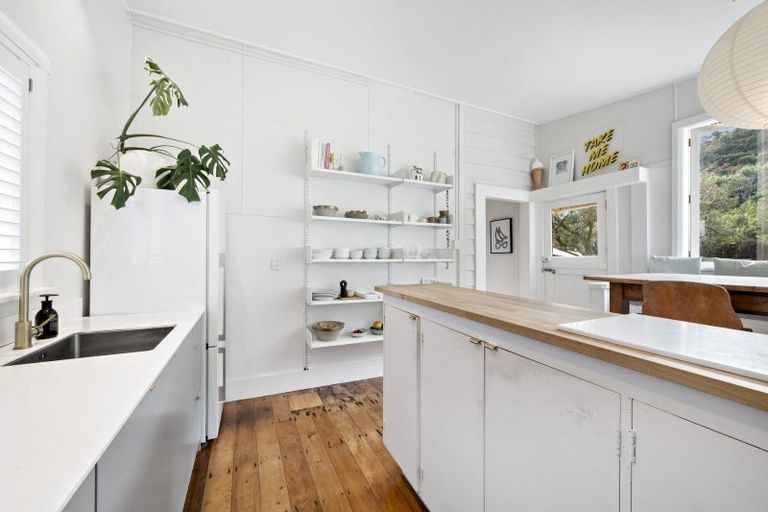 Photo of property in 28 Totara Street, Eastbourne, Lower Hutt, 5013