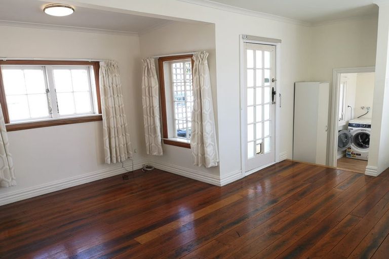 Photo of property in 132 Brougham Street, Mount Victoria, Wellington, 6011