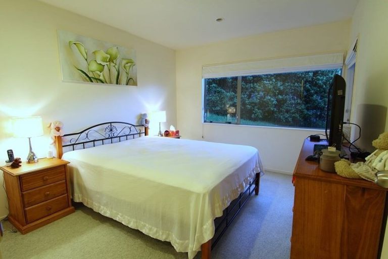 Photo of property in 2/51 Archers Road, Hillcrest, Auckland, 0629
