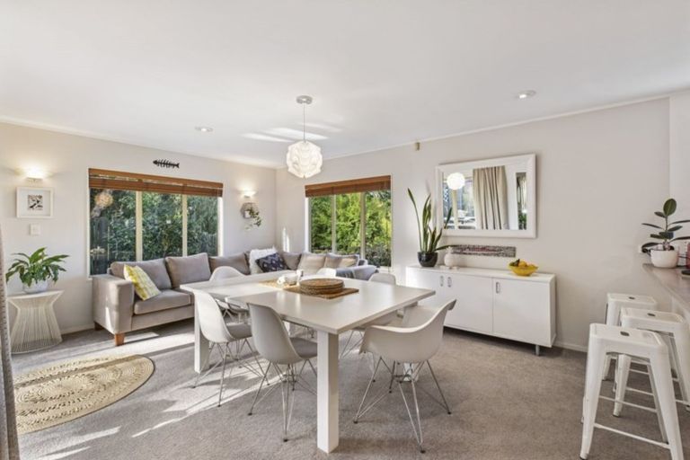 Photo of property in 12 Cashel Place, Torbay, Auckland, 0630