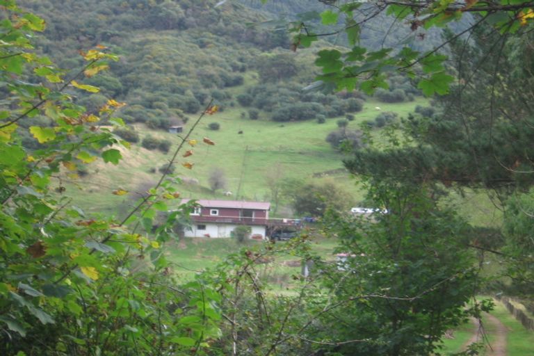 Photo of property in 423 Moores Valley Road, Wainuiomata, 5373