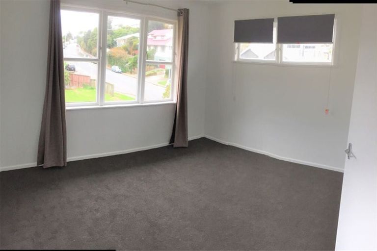 Photo of property in 143 Newlands Road, Newlands, Wellington, 6037