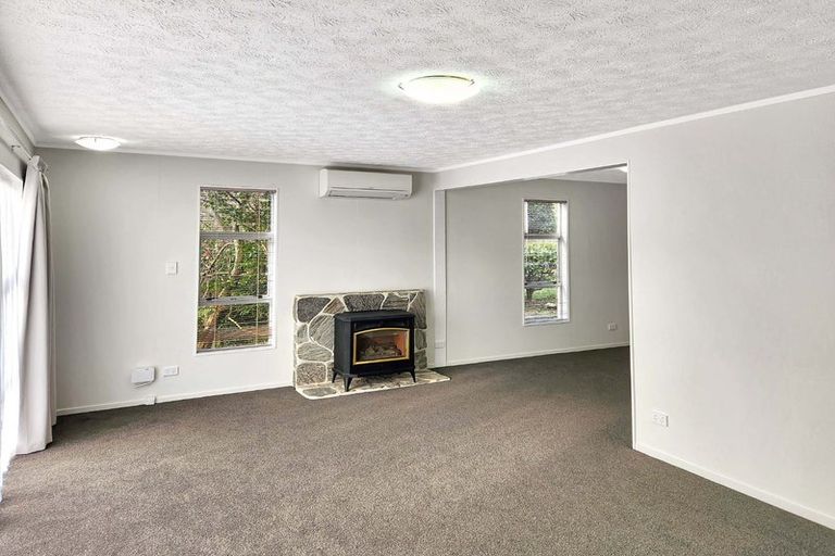 Photo of property in 2 Dundee Place, Crofton Downs, Wellington, 6035