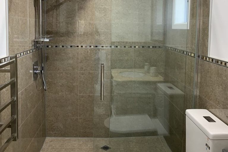 Photo of property in 1/25 Barrys Road, Glendene, Auckland, 0602