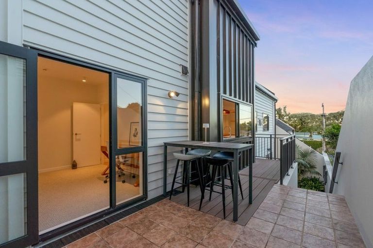 Photo of property in 14b Alfred Street, Northcote Point, Auckland, 0627