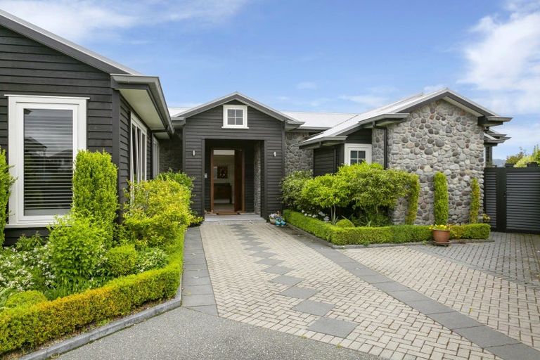 Photo of property in 21 Pukenamu Road, Rainbow Point, Taupo, 3330