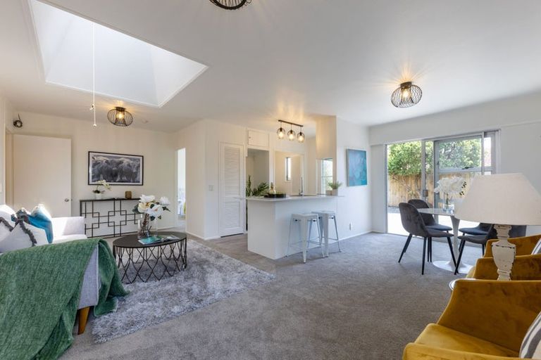 Photo of property in 463b Great South Road, Opaheke, Papakura, 2113