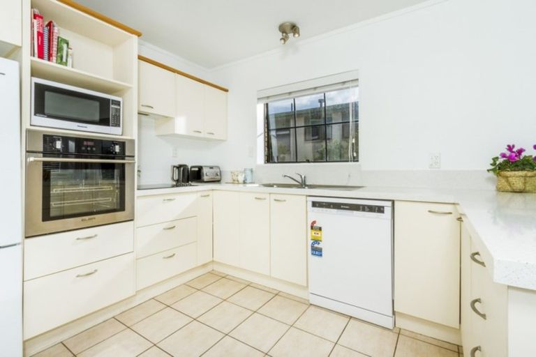 Photo of property in 1/97 Matipo Road, Mairangi Bay, Auckland, 0630