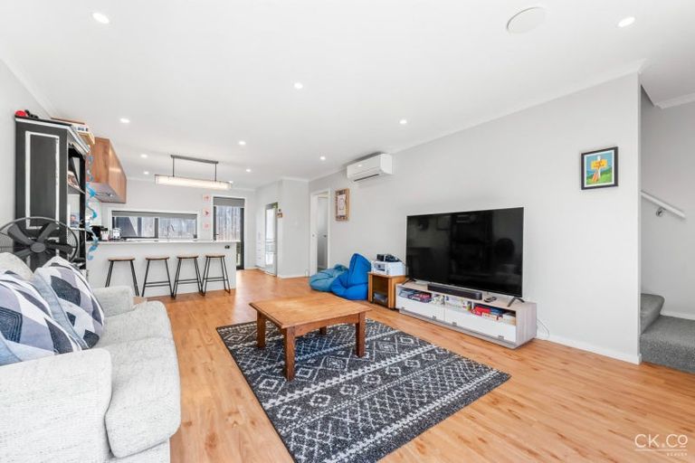 Photo of property in 9 Desert Gold Lane, Wallaceville, Upper Hutt, 5018