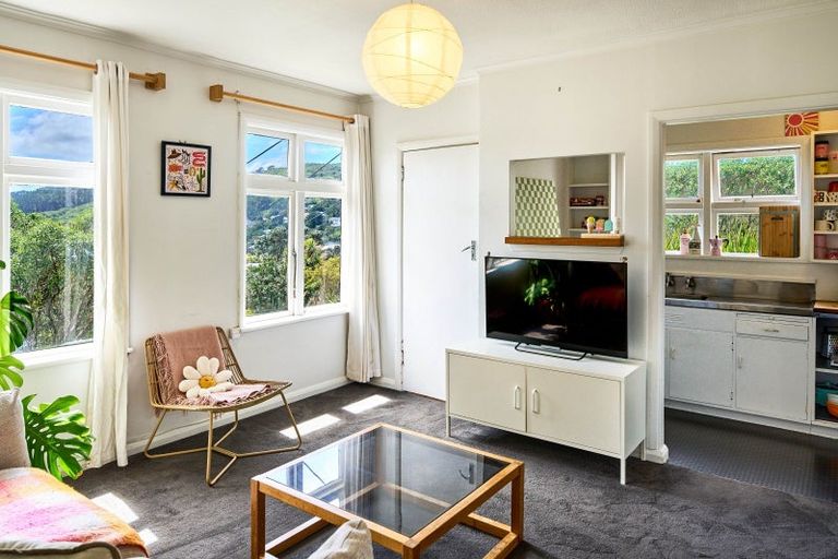 Photo of property in 10 Travancore Street, Island Bay, Wellington, 6023